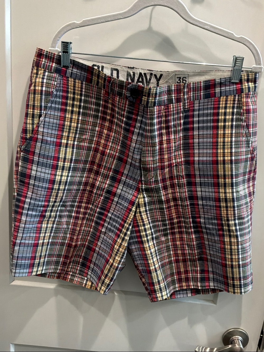 Old Navy Men’s Red, Blue & Yellow Plaid Flat-Front Shorts Startched Front Button